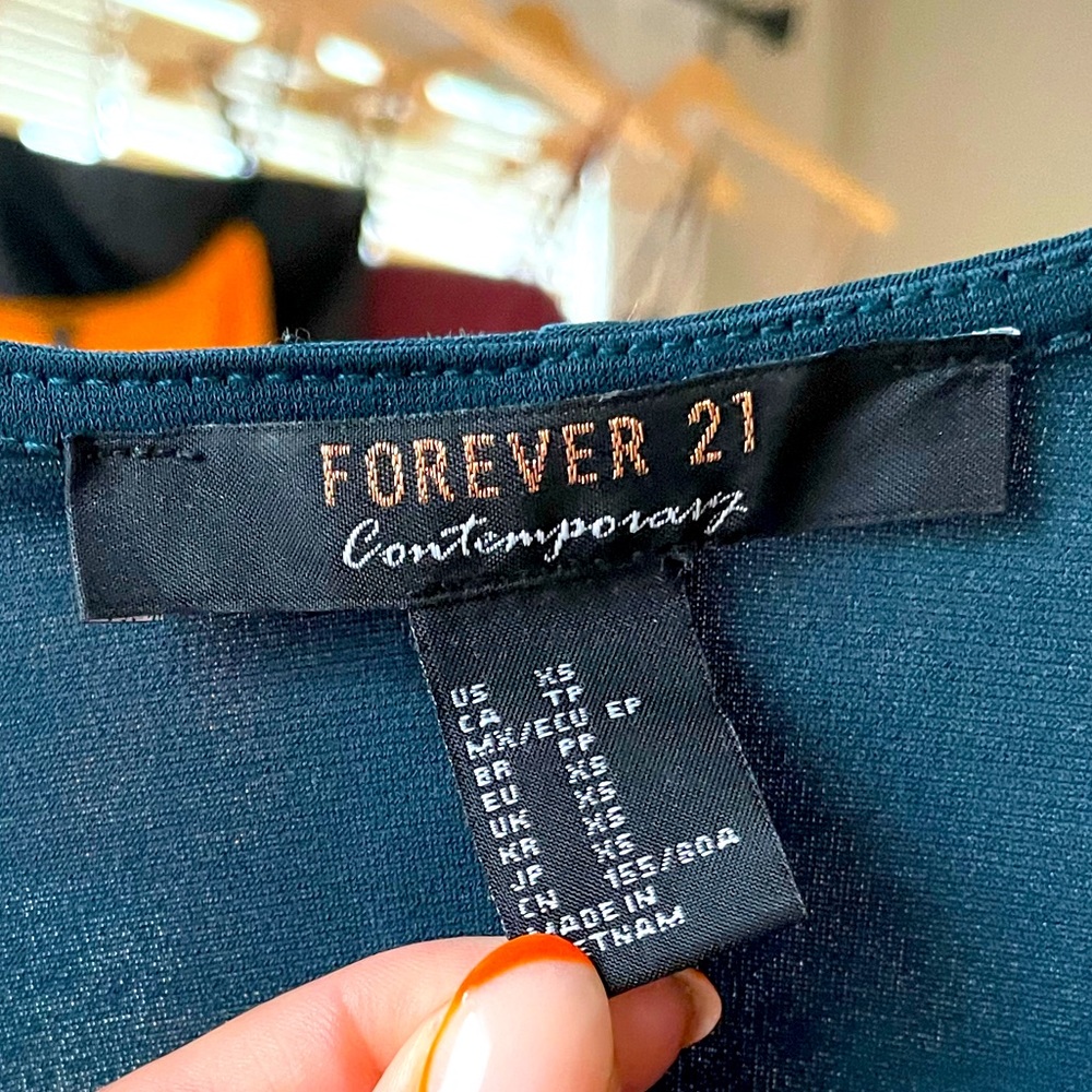 F21 Emerald Green Long Sleeve Low Cut Bodysuit - Picture 3 of 4